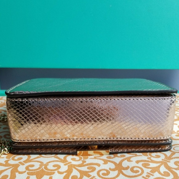SOLD!!New Michael kors MD Gusset Clutch - Picture 4 of 4